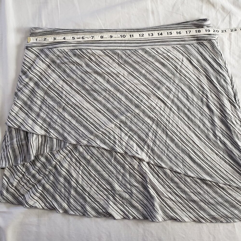 Athleta Skirt 2X Black and Gray